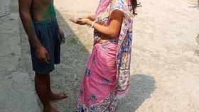 Beautiful Bengali Babe in a seductive Holi show wearing a pink saree
