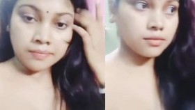 Attractive Bengali woman reveals her breasts for the first time