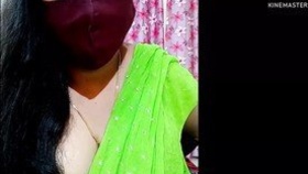 Indian aunty's sensual curves on display