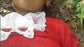 Indian prostitute engages in outdoor sex