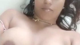 Bhabhi displays her voluptuous breasts