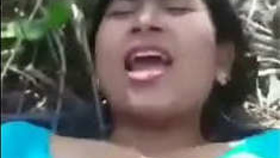Indian sweetheart experiences outdoor sex for the first time