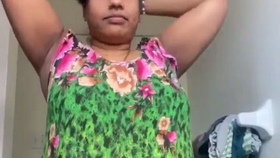 Desi aunt's revealing dress opens up to a sensual encounter