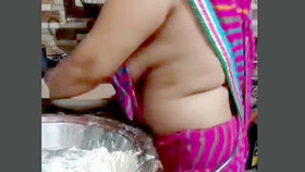 Indian friend Mon cooks without top