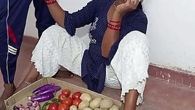 Sabzi bechne vali lustful ladki ki chudai