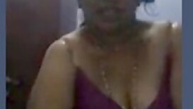 Desi aunty change her dress with selfie cam