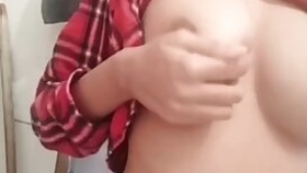 Horny British Pakistani Shows boobs on Snapchat