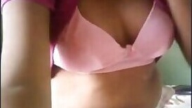 Desi cam girl showing her big boobs