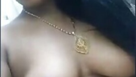 Desi Bhabi showing boobs