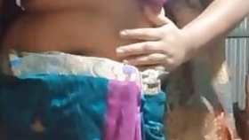 Bangladeshi girl shows off her big tits and pussy in shari