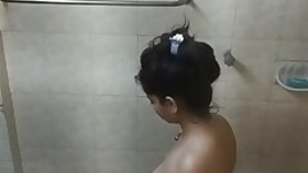 beautiful desi gil nude bathing MMC