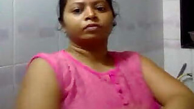 Desi Bhabhi Naked in Bathroom