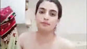 Busty Paki bhabhi satisfies herself